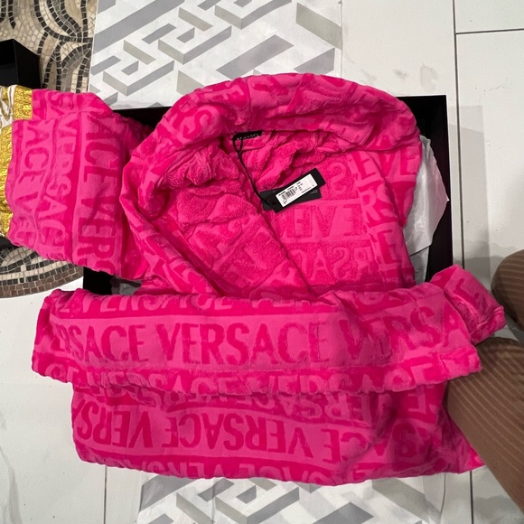 Authentic VERSACE BATHROBE ❤️❤️ - Picture 2 of 7